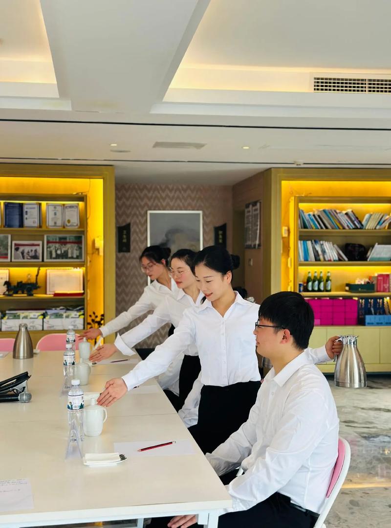 雅风礼仪会议服务礼仪 做好会议服务的关键在于我们是否做好会务服务